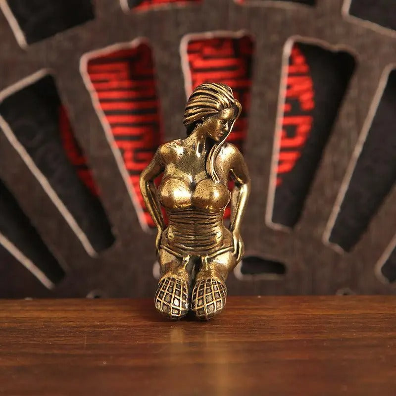 Front angle of the vintage-style kneeling woman miniature sculpture