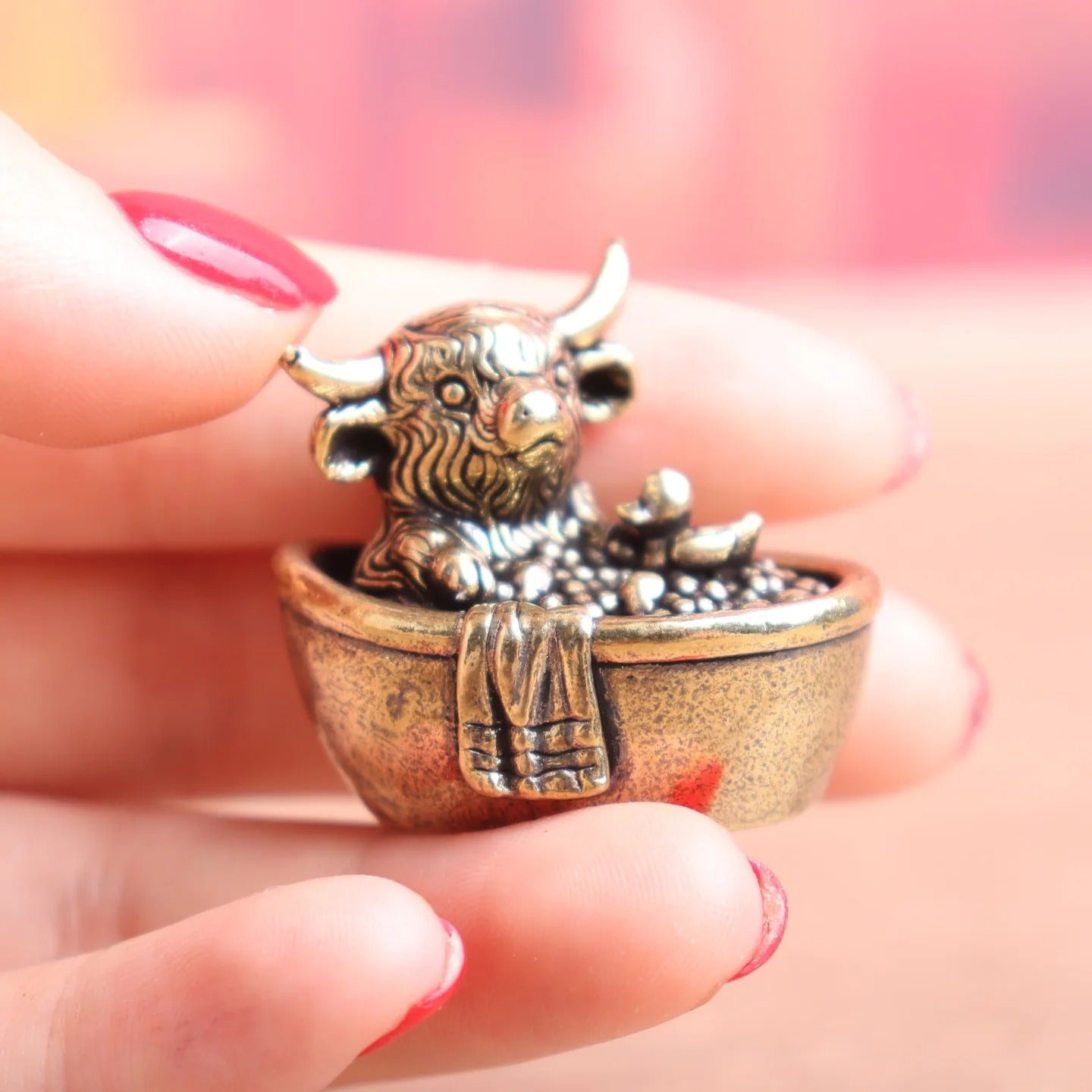 Antique Brass Highland Cow Bathtub Figurine with Duck