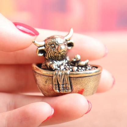 Antique Brass Highland Cow Bathtub Figurine with Duck
