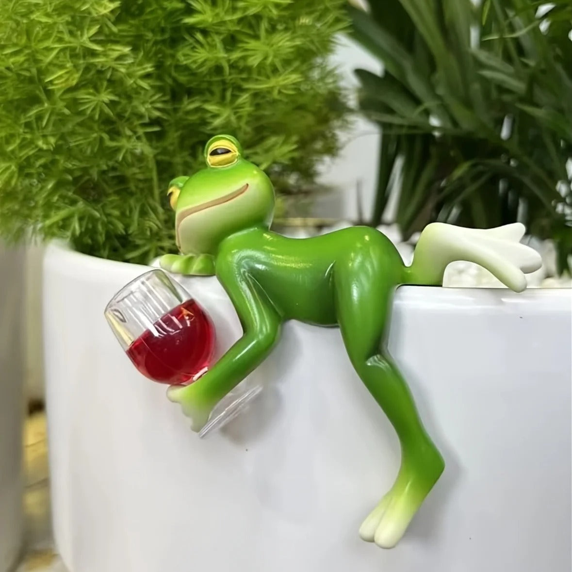 Frog with Wine Glass Pot Hanger – Fun Garden & Balcony Decoration