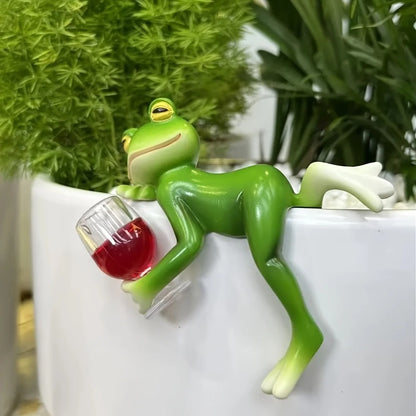 Frog with Wine Glass Pot Hanger – Fun Garden & Balcony Decoration
